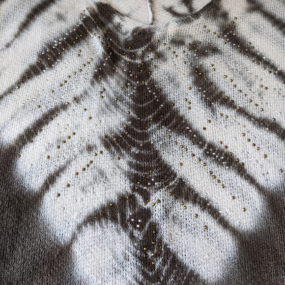 New Directions Rhinestone Detail SharkBite hemline Blouse Large - Picture 7 of 8